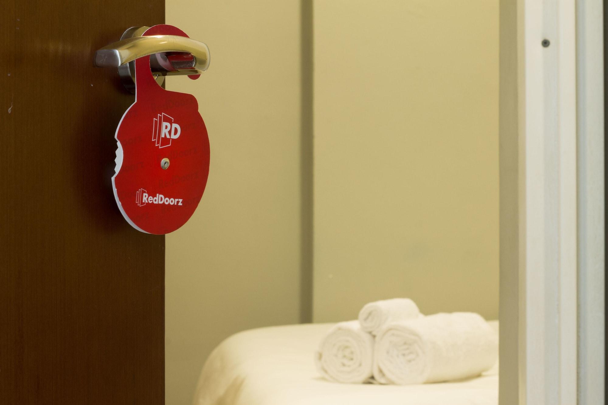 Reddoorz Plus @ Setiabudi Tengah Jacarta Exterior foto