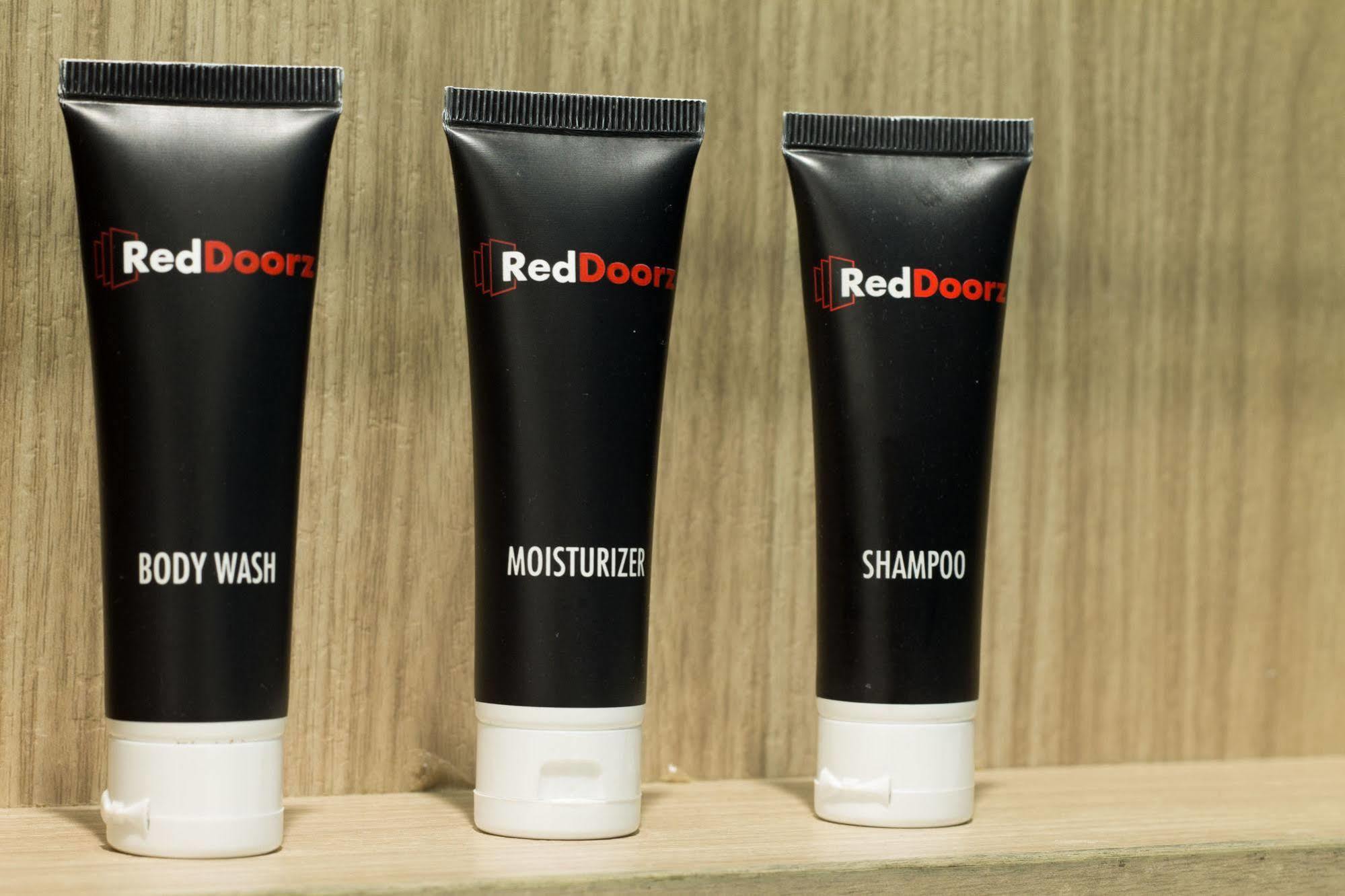 Reddoorz Plus @ Setiabudi Tengah Jacarta Exterior foto