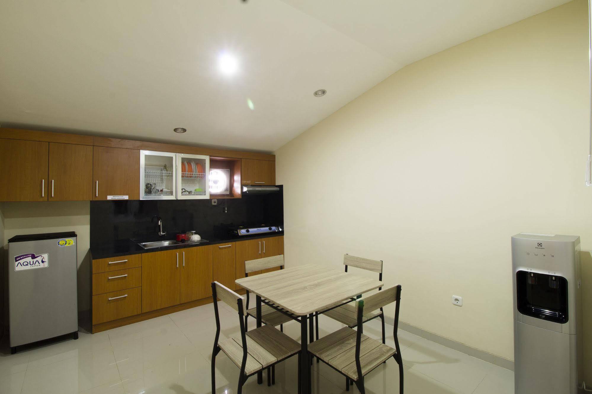 Reddoorz Plus @ Setiabudi Tengah Jacarta Exterior foto