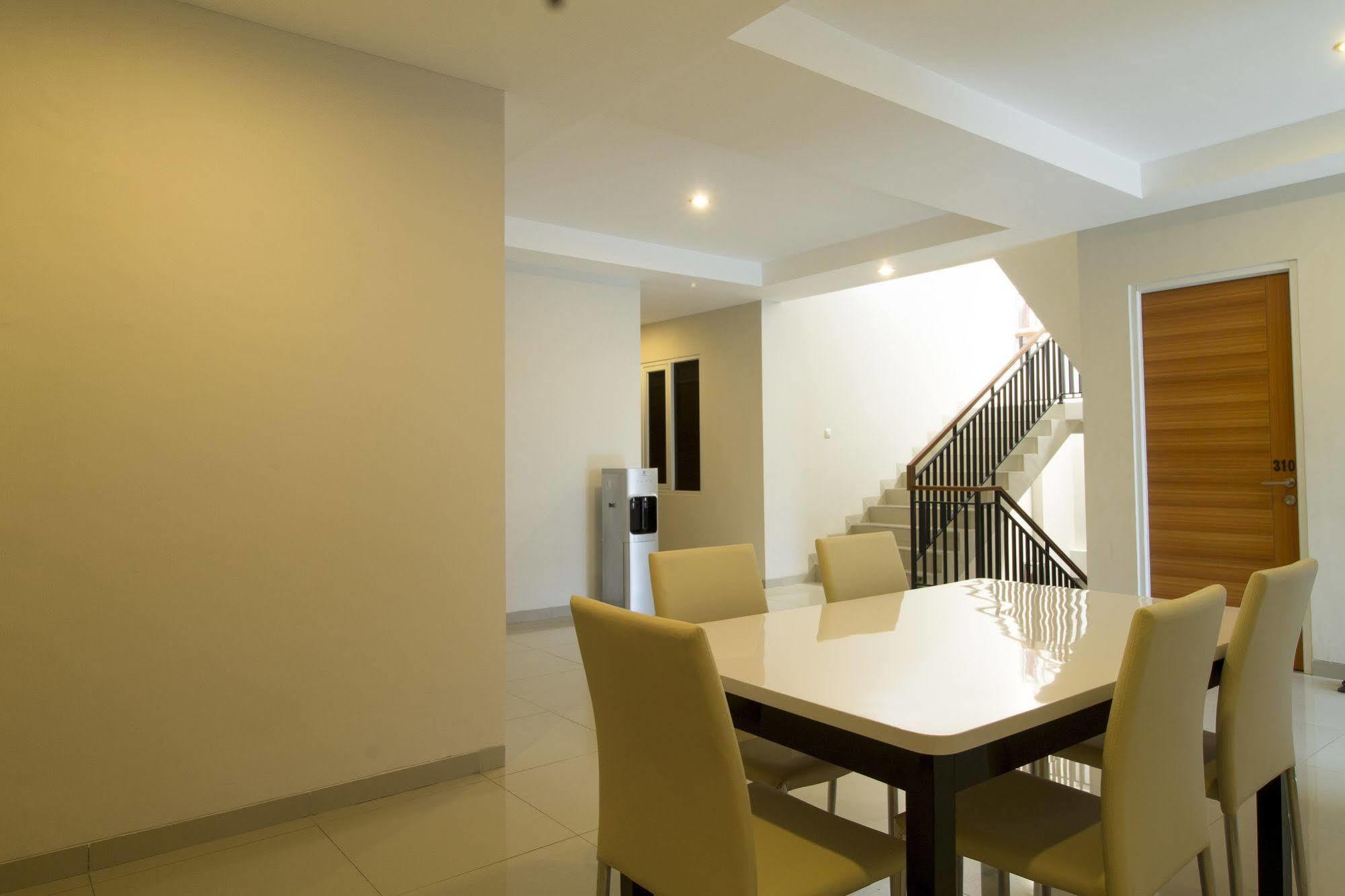 Reddoorz Plus @ Setiabudi Tengah Jacarta Exterior foto